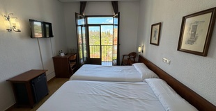 Superior double room with balcony ELE Acueducto Hotel Segovia