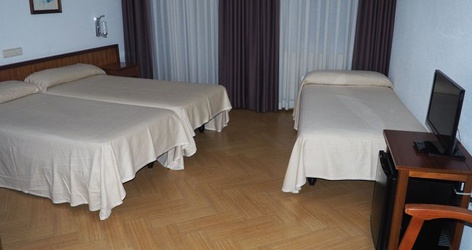 Standard triple room ELE Acueducto Hotel Segovia
