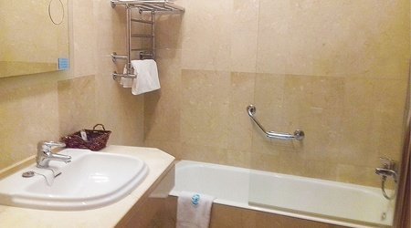 Bathroom ELE Acueducto Hotel Segovia