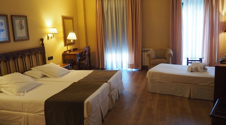 Triple room ELE Puente Romano Hotel Salamanca